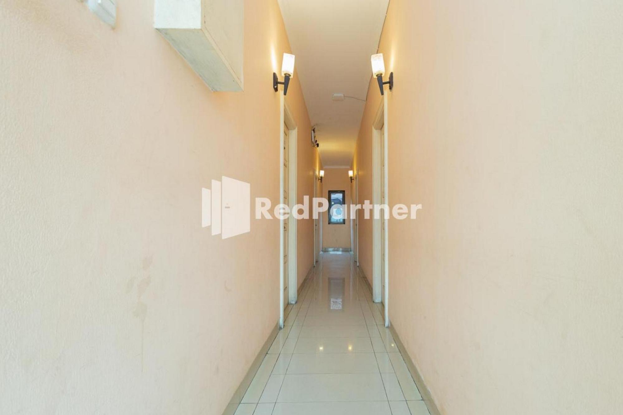 Star Hotel Jaksa Mitra Reddoorz Jakarta Extérieur photo