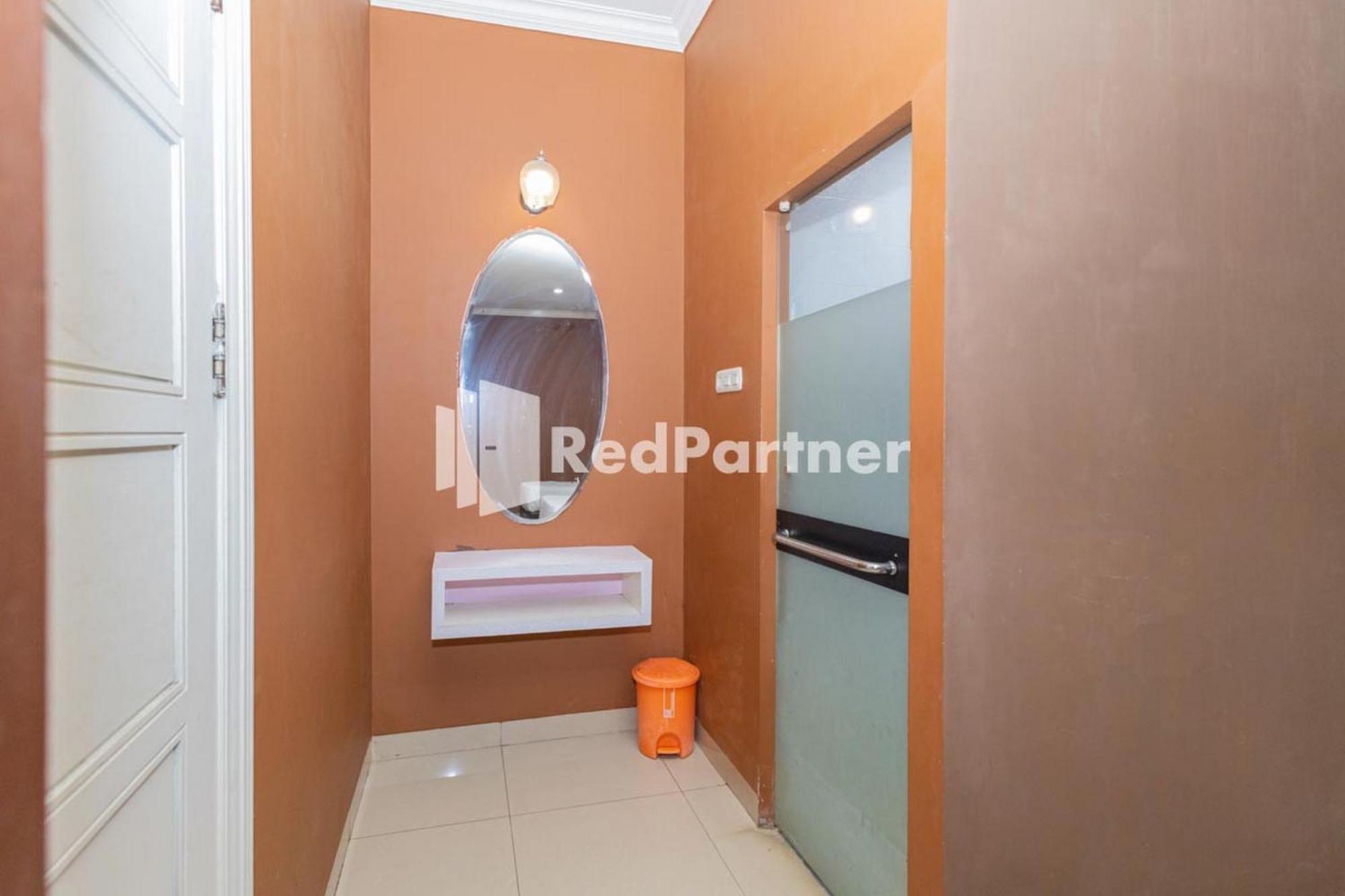 Star Hotel Jaksa Mitra Reddoorz Jakarta Extérieur photo