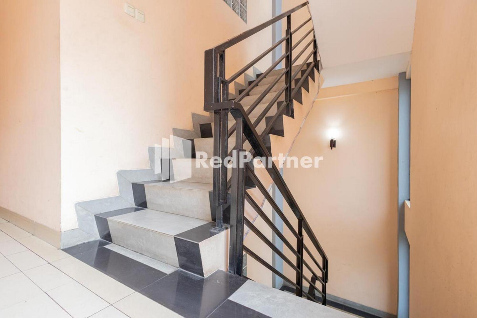 Star Hotel Jaksa Mitra Reddoorz Jakarta Extérieur photo